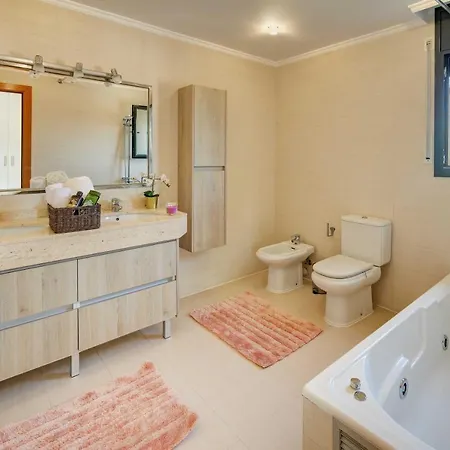 Rioja With Pool & Mountain And Sea View, Only Familys