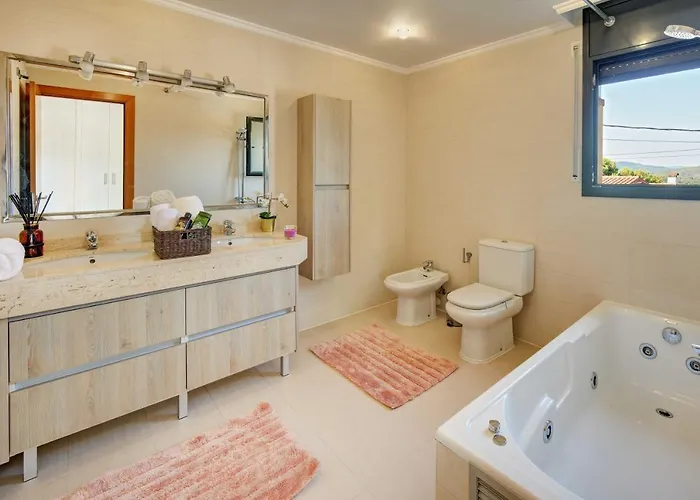 Rioja With Pool & Mountain And Sea View, Only Familys