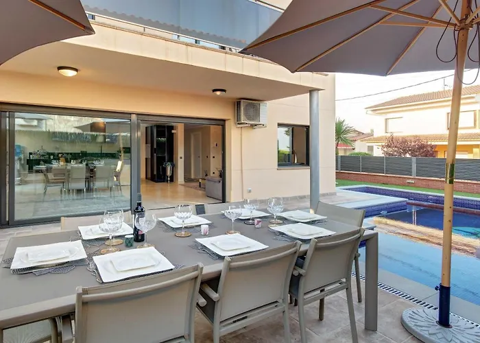 Rioja With Pool & Mountain And Sea View, Only Familys Villa *