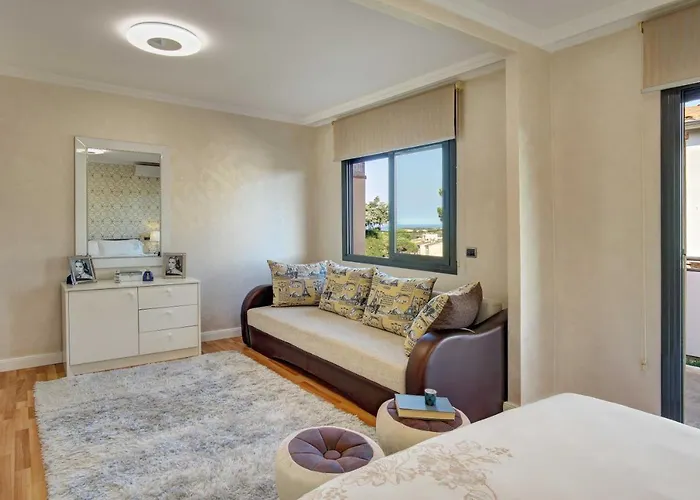 Villa Rioja With Pool & Mountain And Sea View, Only Familys Lloret de Mar